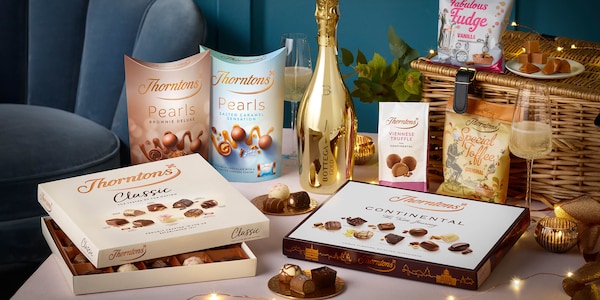 https://www.thorntons.com/medias/sys_master/images/h6e/hae/11125342404638/2024-hampers-sharing-seasonal-bill-large-2x/2024-hampers-sharing-seasonal-bill-large-2x.jpg?resize=xs-s-s