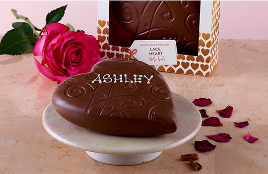 Buy Thorntons Personalised Chocolate Heart Model, Milk Chocolate with White  Chocolate Icing, Perfect Personalised Chocolate Gift, Pack of 1 x 187g  Online at desertcartUAE